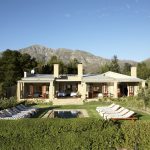Terras met zwembad - La Cabriere Country House