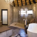 Luxe badkamer suite - Twyfelfontein Country Lodge