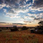 Safari met zonsondergang - Kalahari Anib Lodge