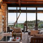 Lounge met open haard - Arabella Hotel Golf & Spa